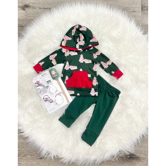 Holiday Cake Tree‎ Set Boys Boutique Christmas Set 14/16 - Picture 1 of 1